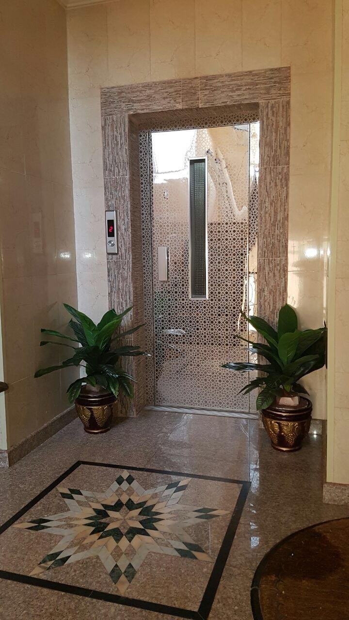 مصعد بانورامي زجاجي