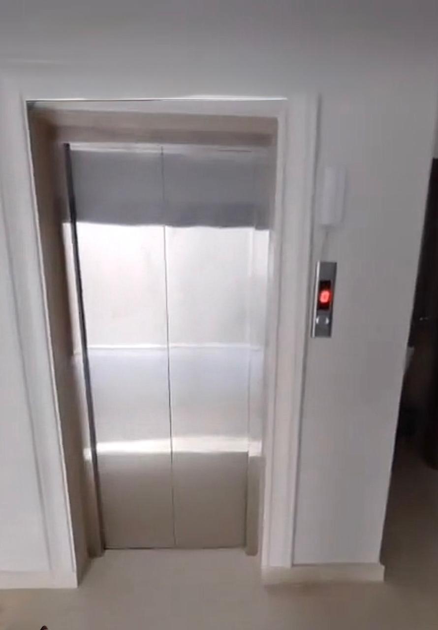 تحفة لوبي فندق